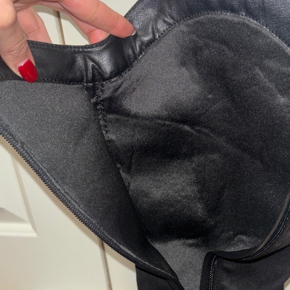 Elegant Black Women's Boots - Picture 4 of 7